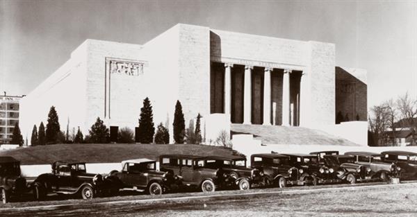 Vintage photo of Joslyn museum with old cars parked out front